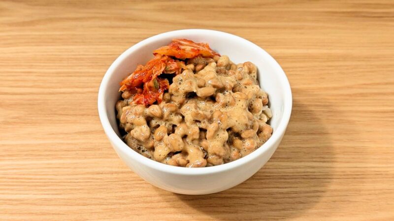 オートミールに納豆とキムチ