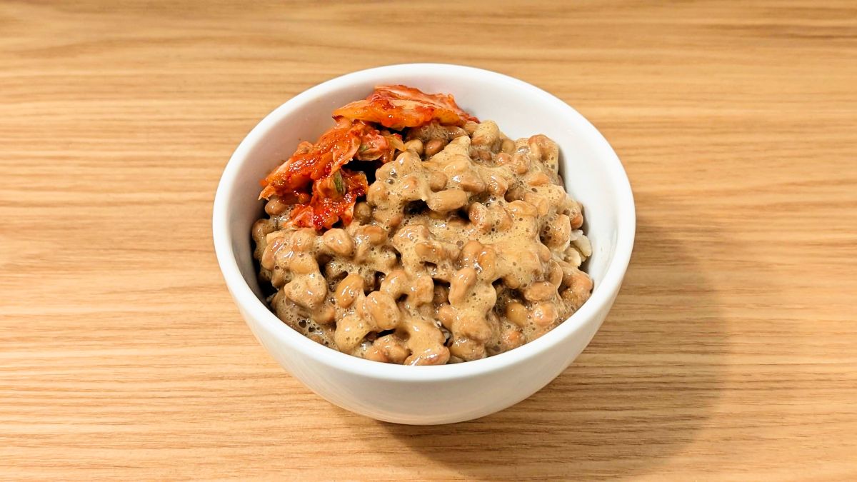 オートミールに納豆とキムチ