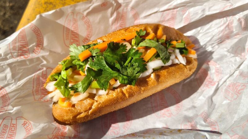 バインミーサンドイッチ：VEGANベジチーズフムスのバインミー